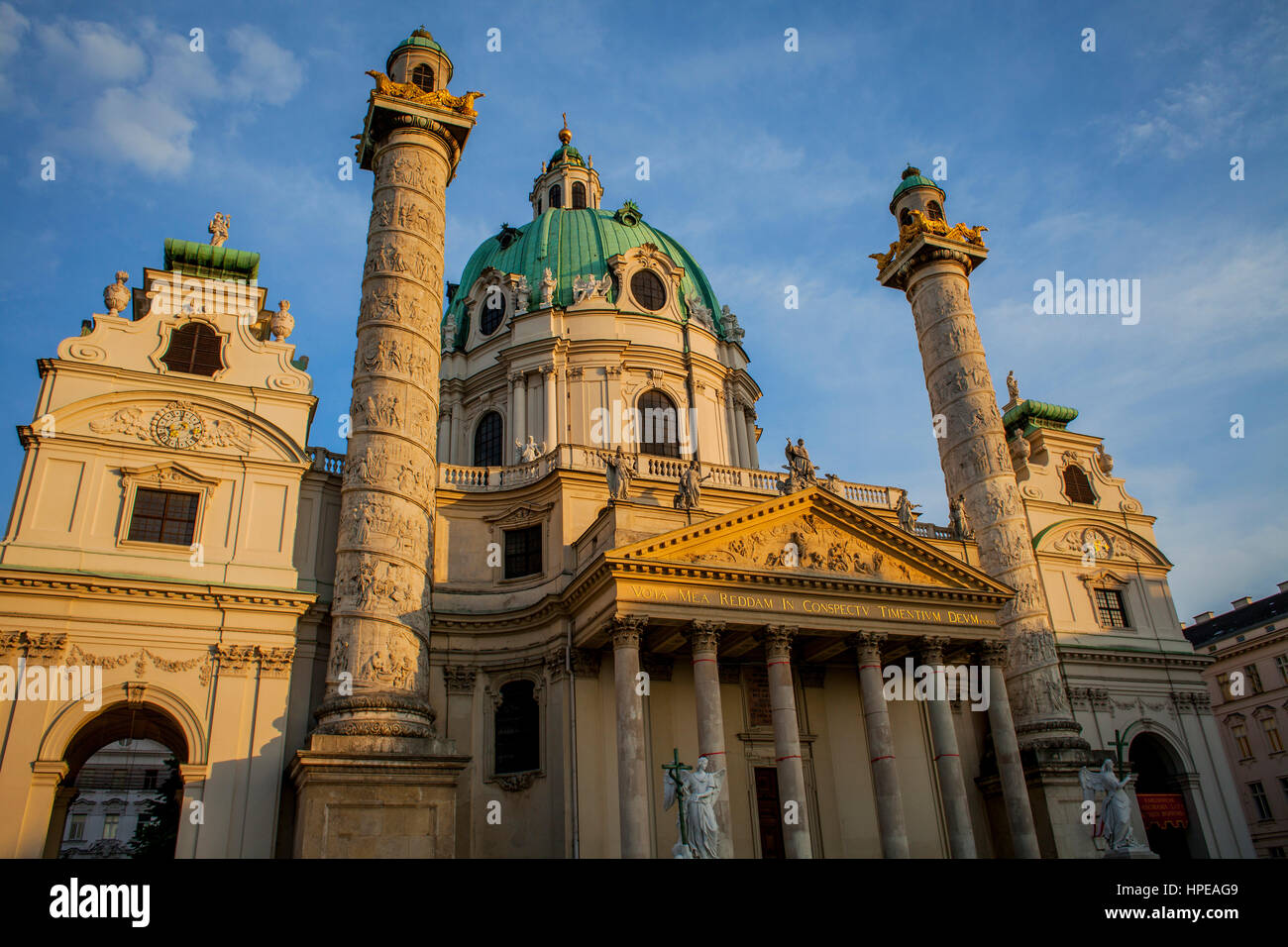 Karlskirche, San Carlo Borromeo chiesa da Fischer von Erlach in Karlsplatz, Vienna, Austria, Europa Foto Stock