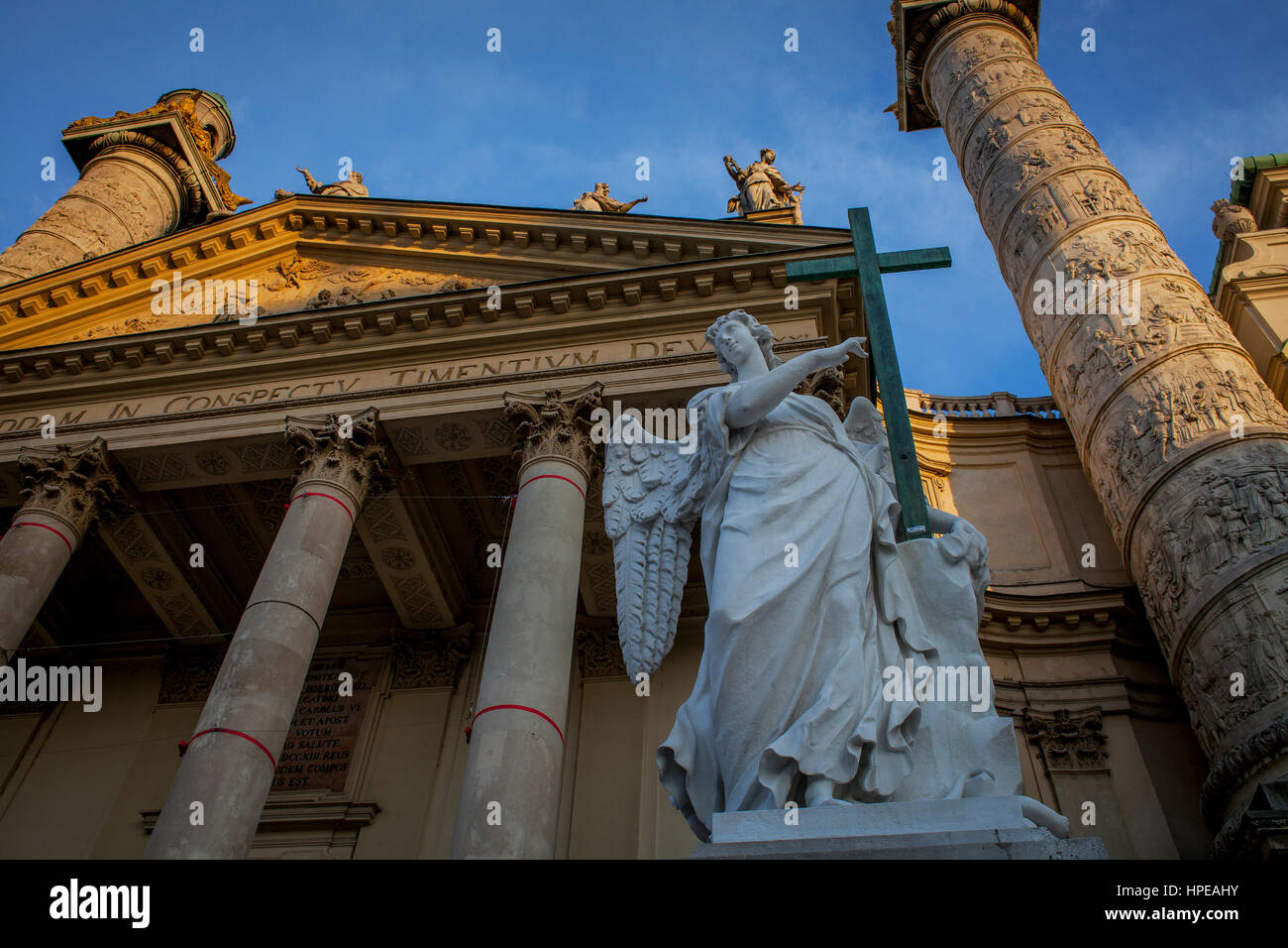 Karlskirche, San Carlo Borromeo chiesa da Fischer von Erlach in Karlsplatz, Vienna, Austria, Europa Foto Stock