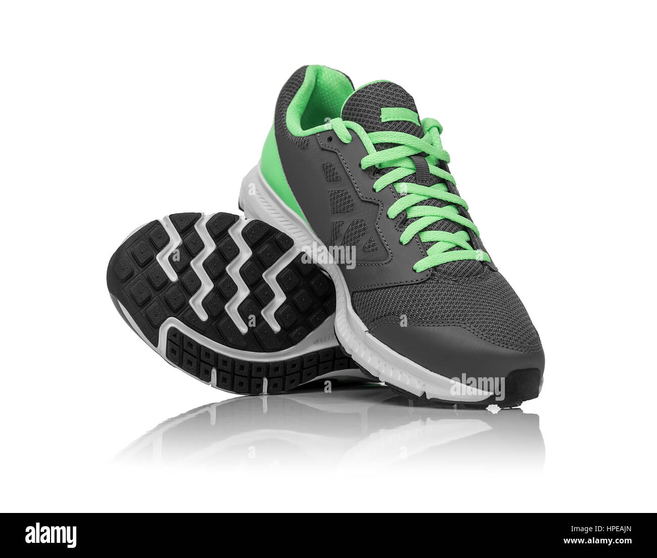 Senza marchio sneakers moderno isolato su uno sfondo bianco. Lime o verde sneakers. Foto Stock