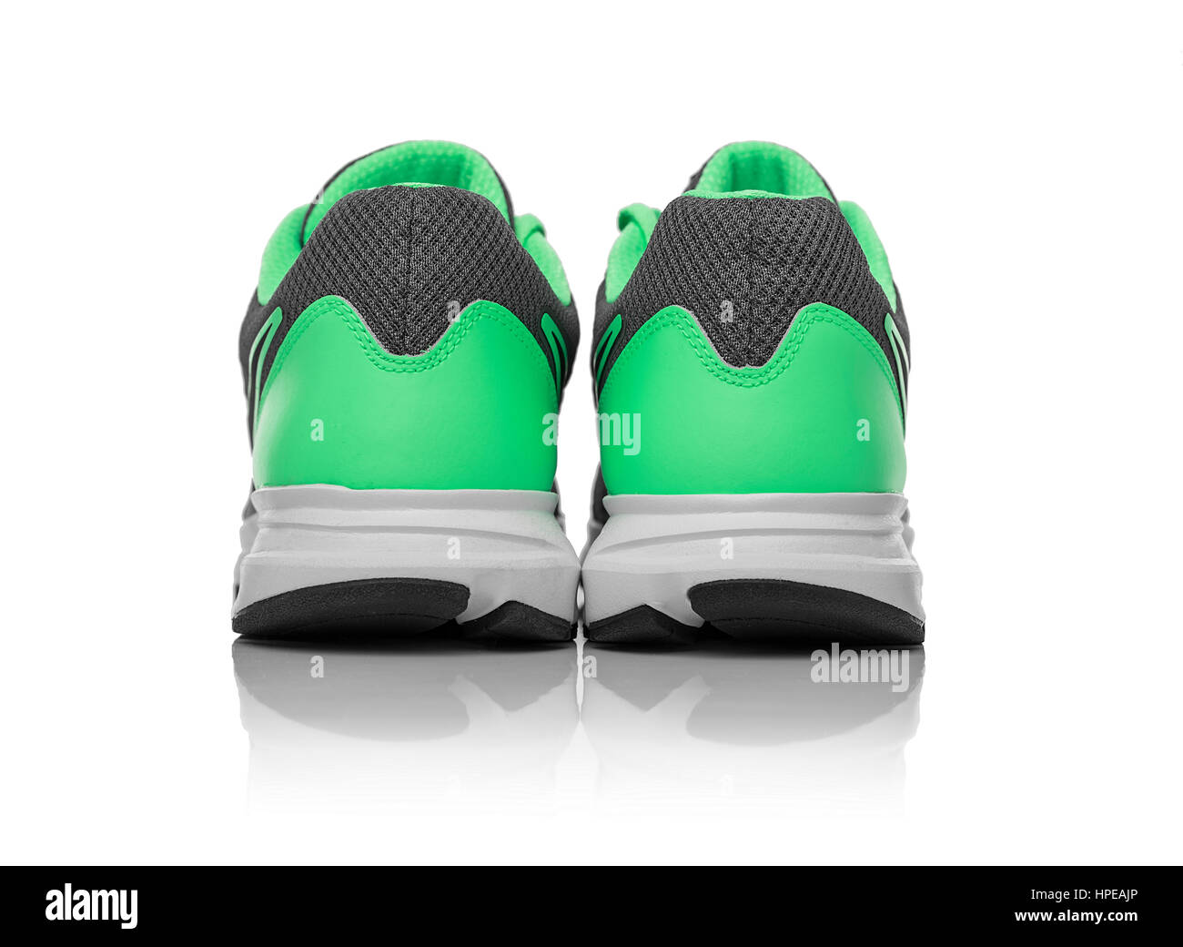 Senza marchio sneakers moderno isolato su uno sfondo bianco. Lime o verde sneakers. Foto Stock