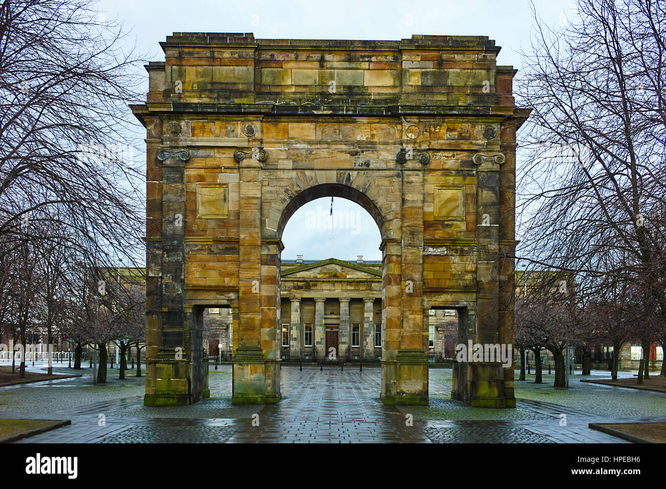 McLennan Arch con vista attraverso A Glasgow tribunali Foto Stock
