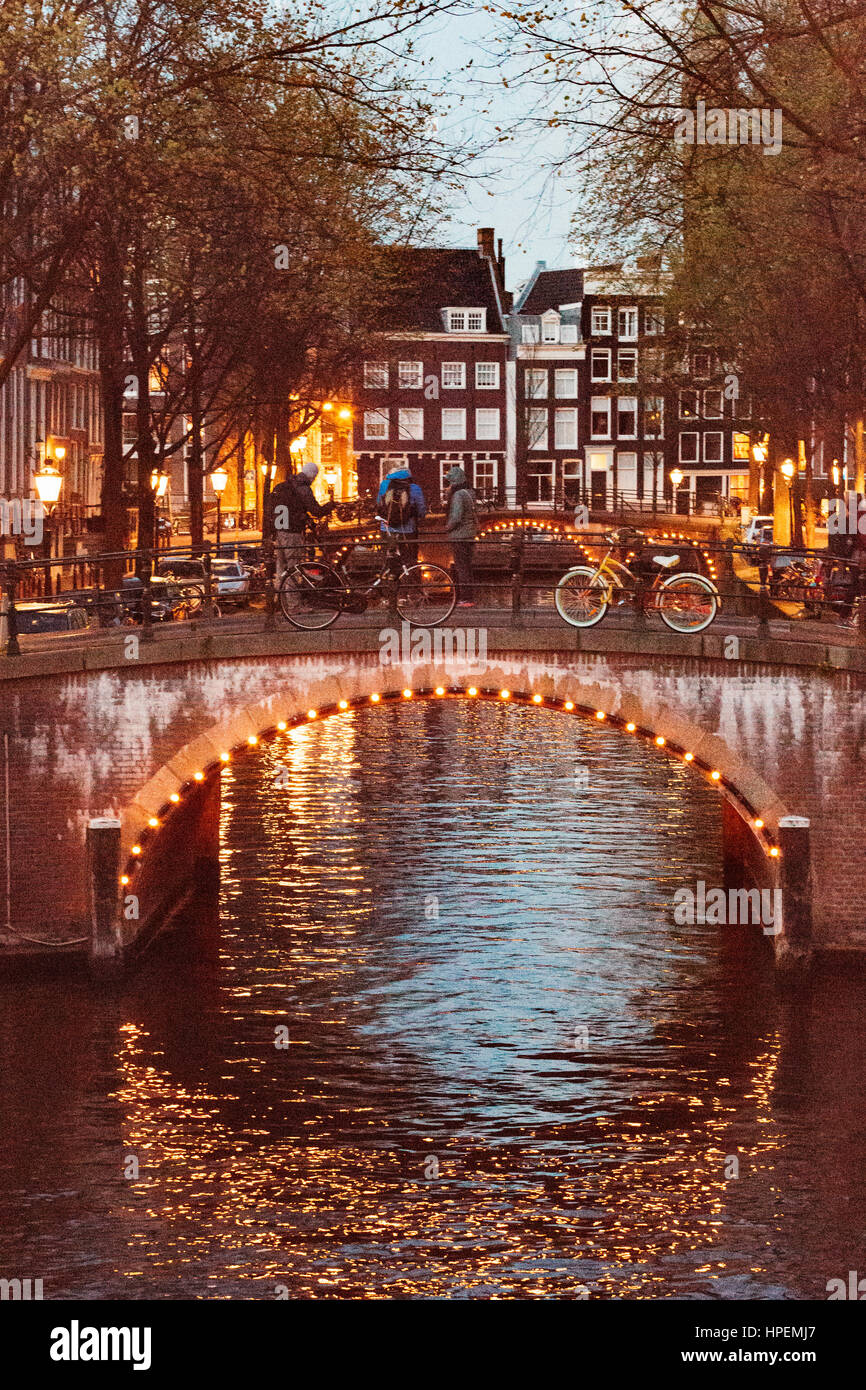 Canal incrocio sul Keizersgracht, Amsterdam, Paesi Bassi Foto Stock