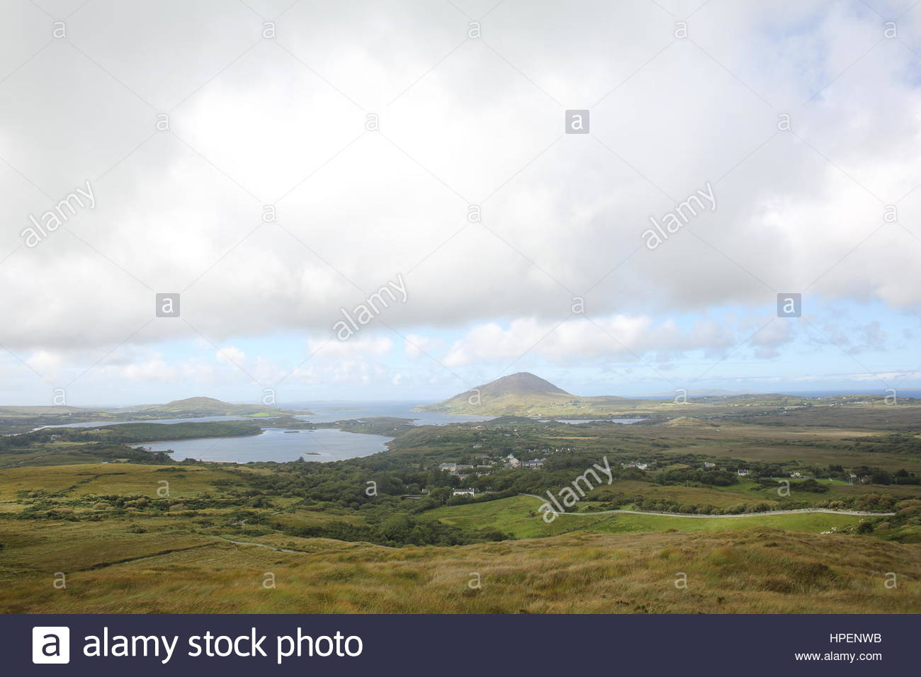 Vista sulle montagne della Contea di Galway in Irlanda. Foto Stock