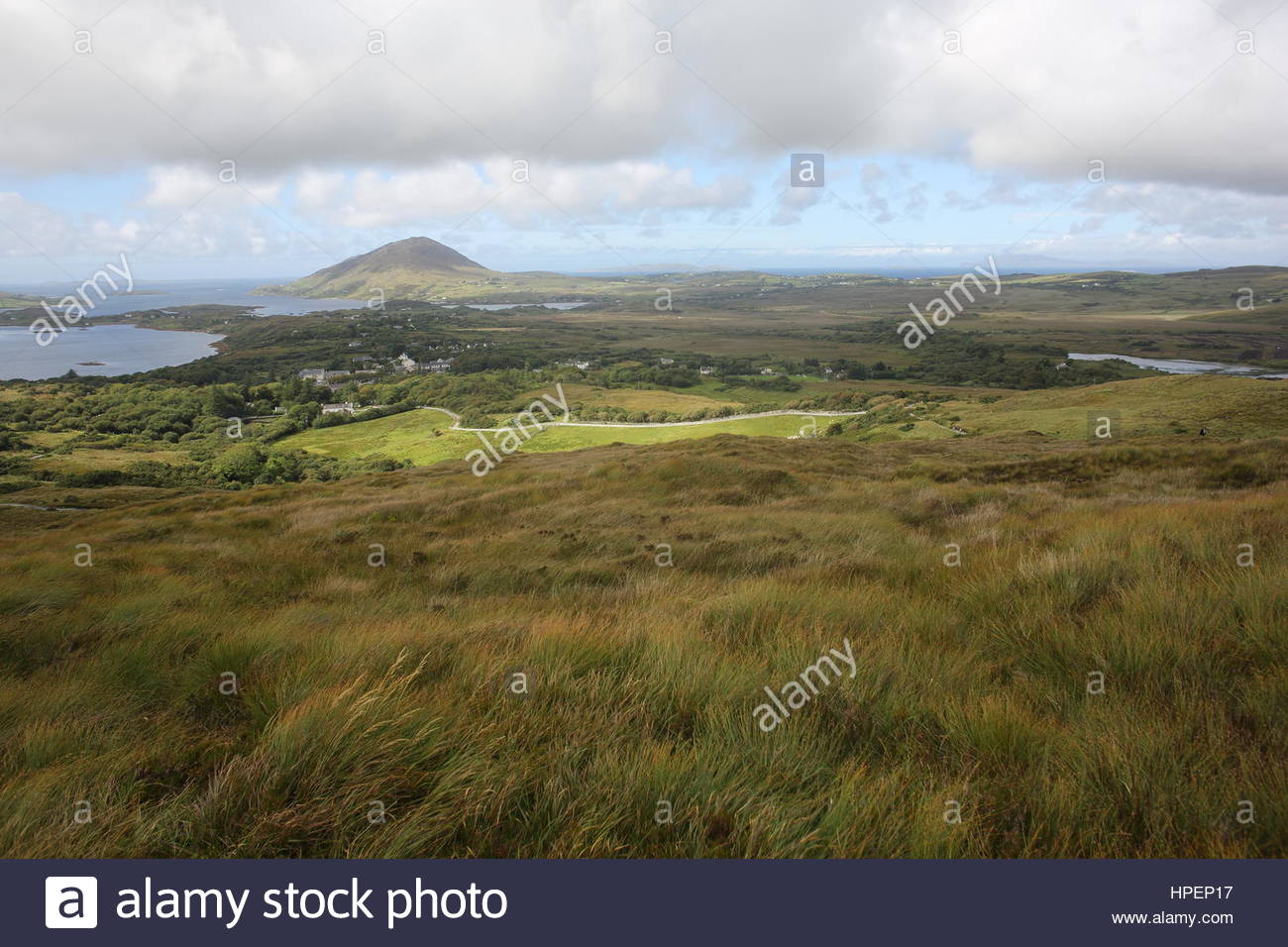 Vista sulle montagne della Contea di Galway in Irlanda. Foto Stock