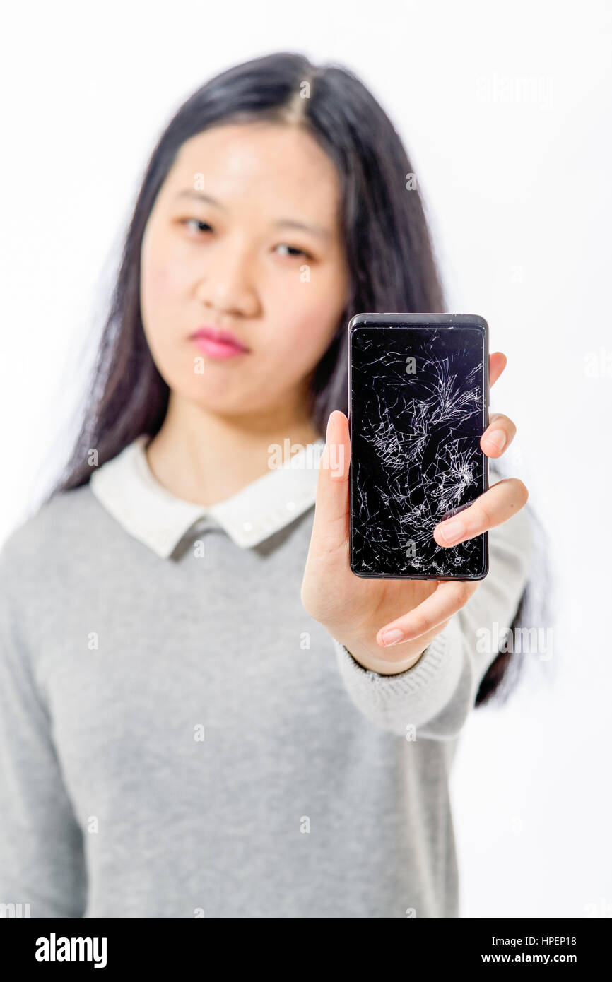 Sconvolto da studentessa cinese con cellulare rotto Foto Stock