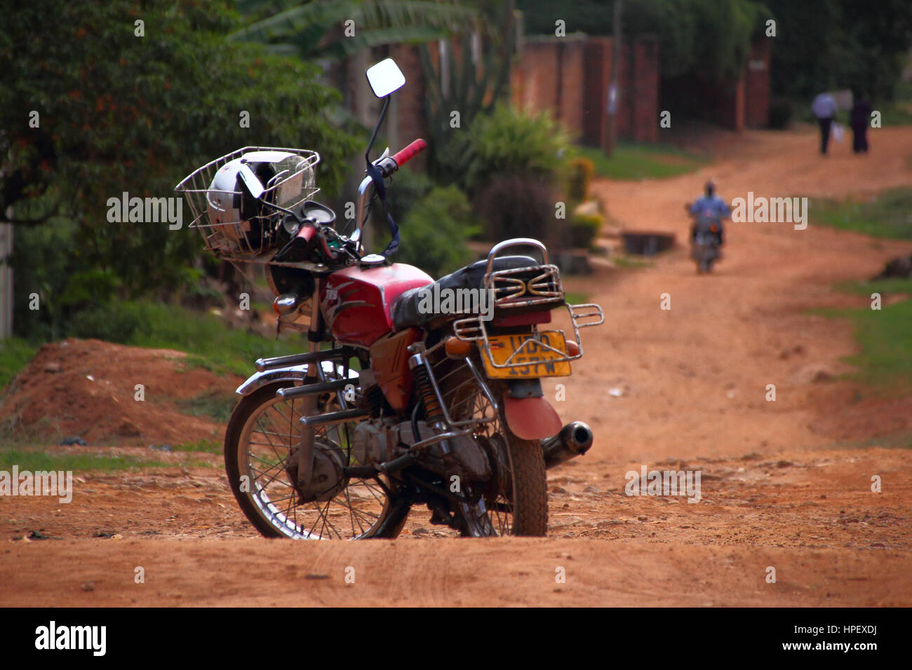 Parcheggiato motociclo taxi (boda boda) in Entebbe Foto Stock