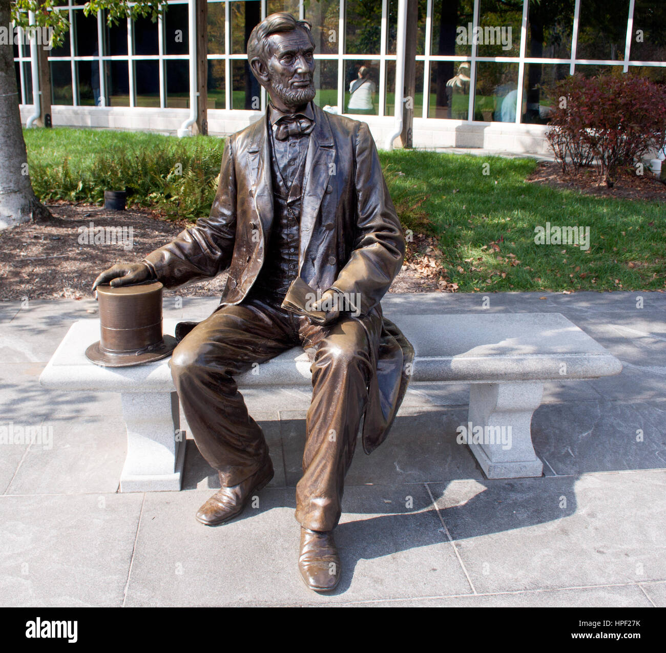 Il presidente Abraham Lincoln statua su una panchina di Gettysburg in Pennsylvania Foto Stock