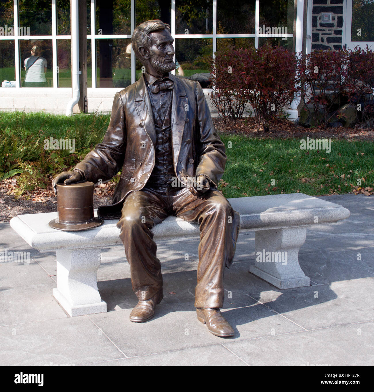 Il presidente Abraham Lincoln statua su una panchina di Gettysburg in Pennsylvania Foto Stock