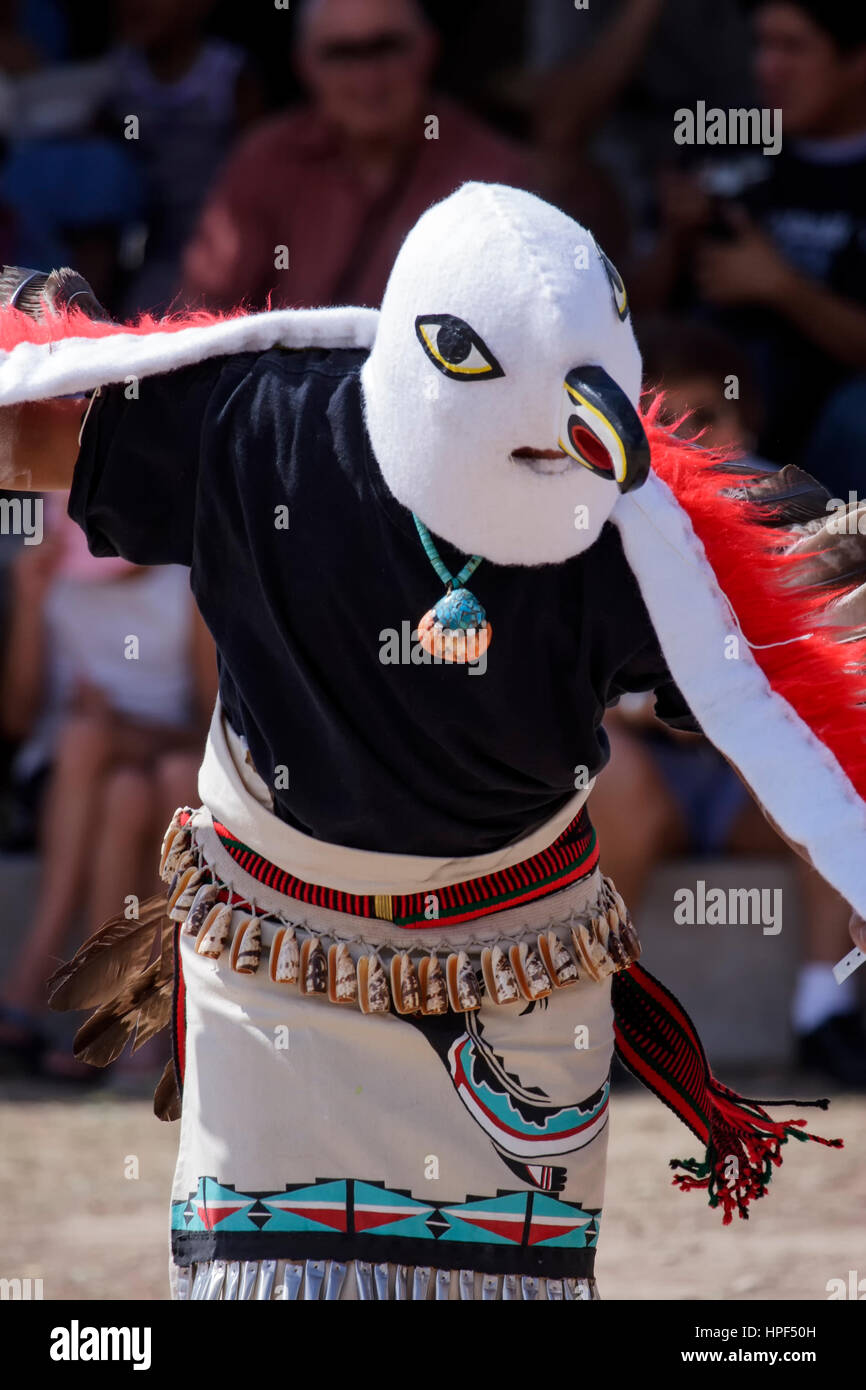 Eagle ballerino, Otto Northern Pueblos Arts & Crafts Show, Ohkay Owingeh, San Juan Pueblo, Nuovo Messico USA Foto Stock