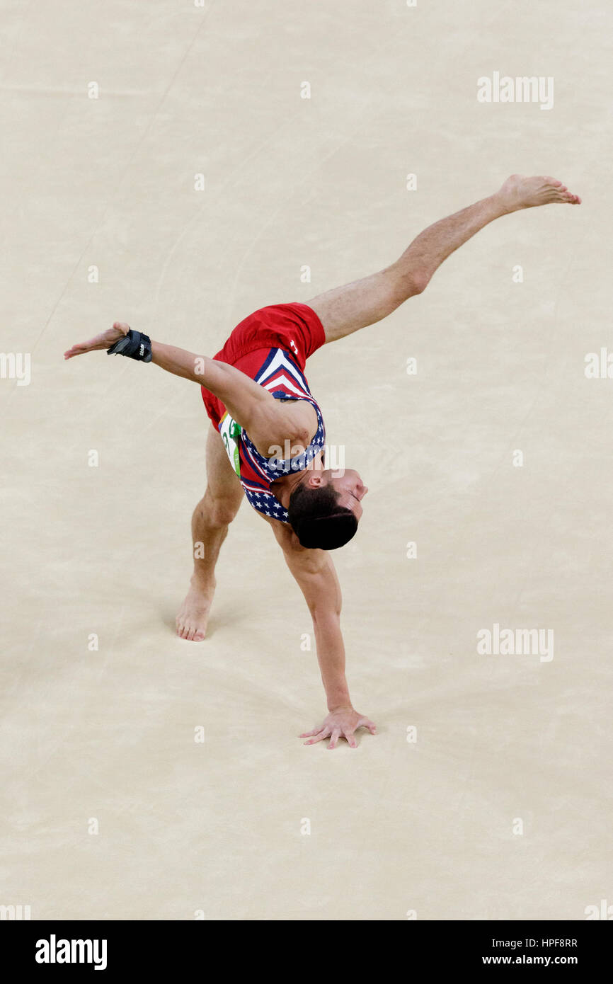 Rio de Janeiro, Brasile. 08 agosto 2016 Alexander Naddour (USA) esegue l'esercitazione del pavimento durante gli uomini del team artistico finale al 2016 Olympic estate Foto Stock