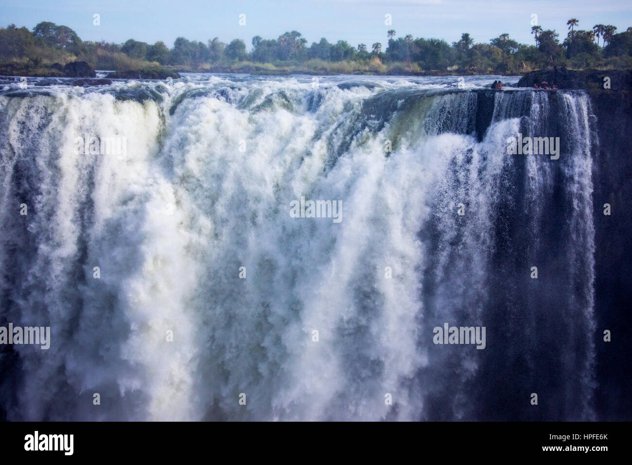 I turisti in Devil's Pool, Victoria Falls, Zambia Foto Stock