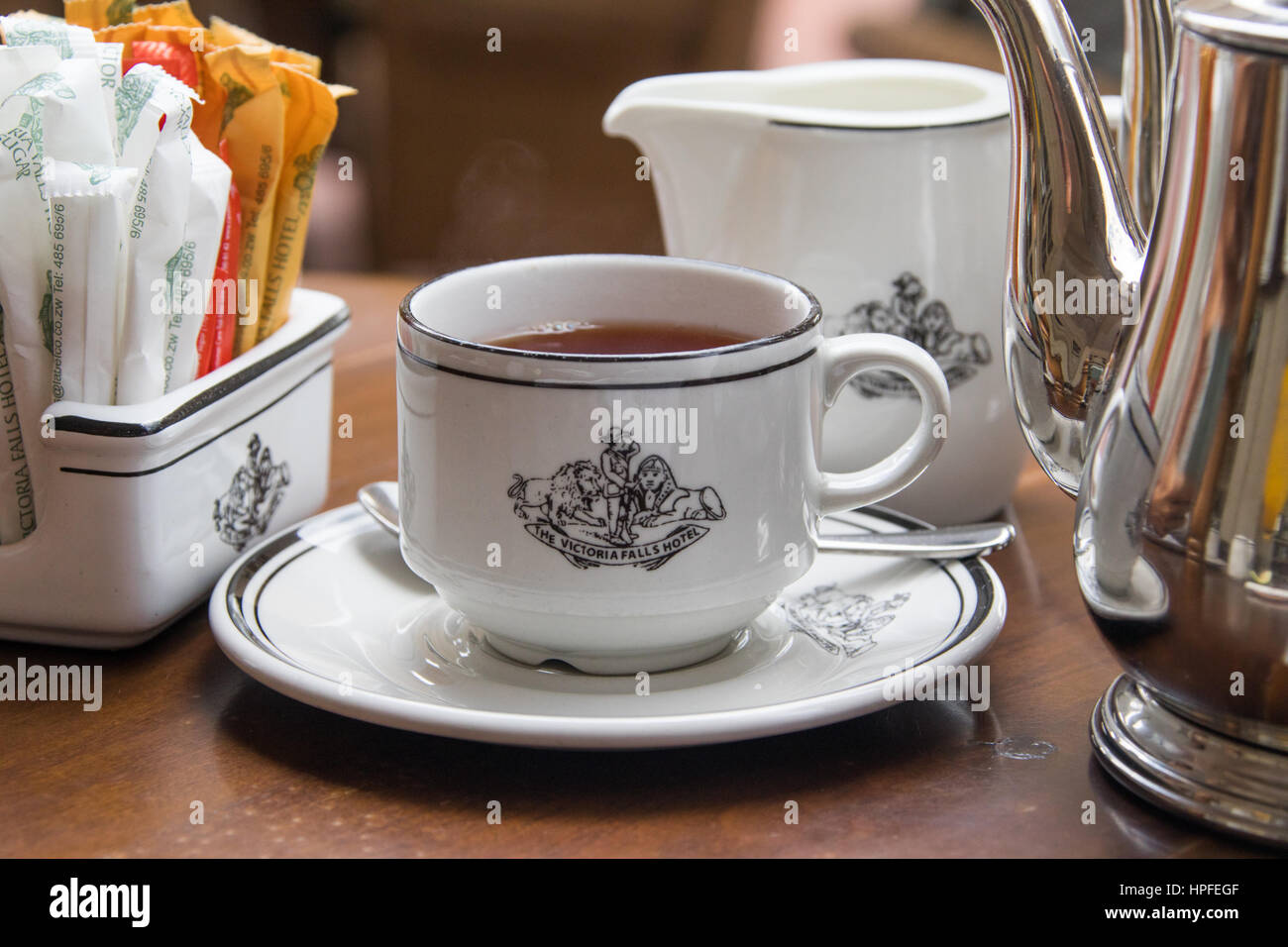 Set per il tè o il servizio da tè presso il Victoria Falls Hotel Victoria Falls, Zimbabwe Foto Stock