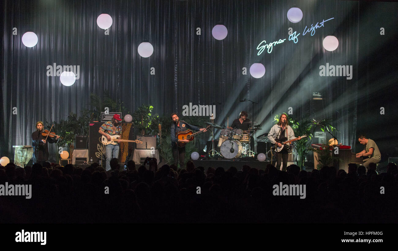 Madison, Wisconsin, Stati Uniti d'America. Il 21 febbraio, 2017. La carità è salito THIELEN, CHRIS ZASCHE, Jonathan Russell, TYLER WILLIAMS, Giosia Johnson e KENNY HENSLEY della testa e il cuore al Orpheum Theatre di Madison, Wisconsin Credit: Daniel DeSlover/ZUMA filo/Alamy Live News Foto Stock