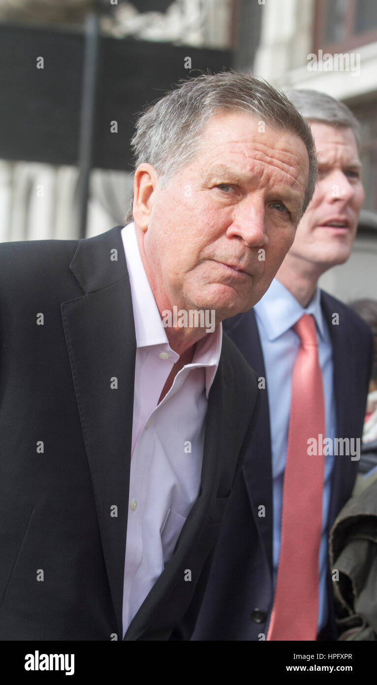 Londra REGNO UNITO. Il 22 febbraio 2017. Ohio Governor John Kasich che hanno cercato la nomina repubblicana per il presidente statunitense nel 2016 è macchiato in Westminster London: amer ghazzal/Alamy Live News Foto Stock