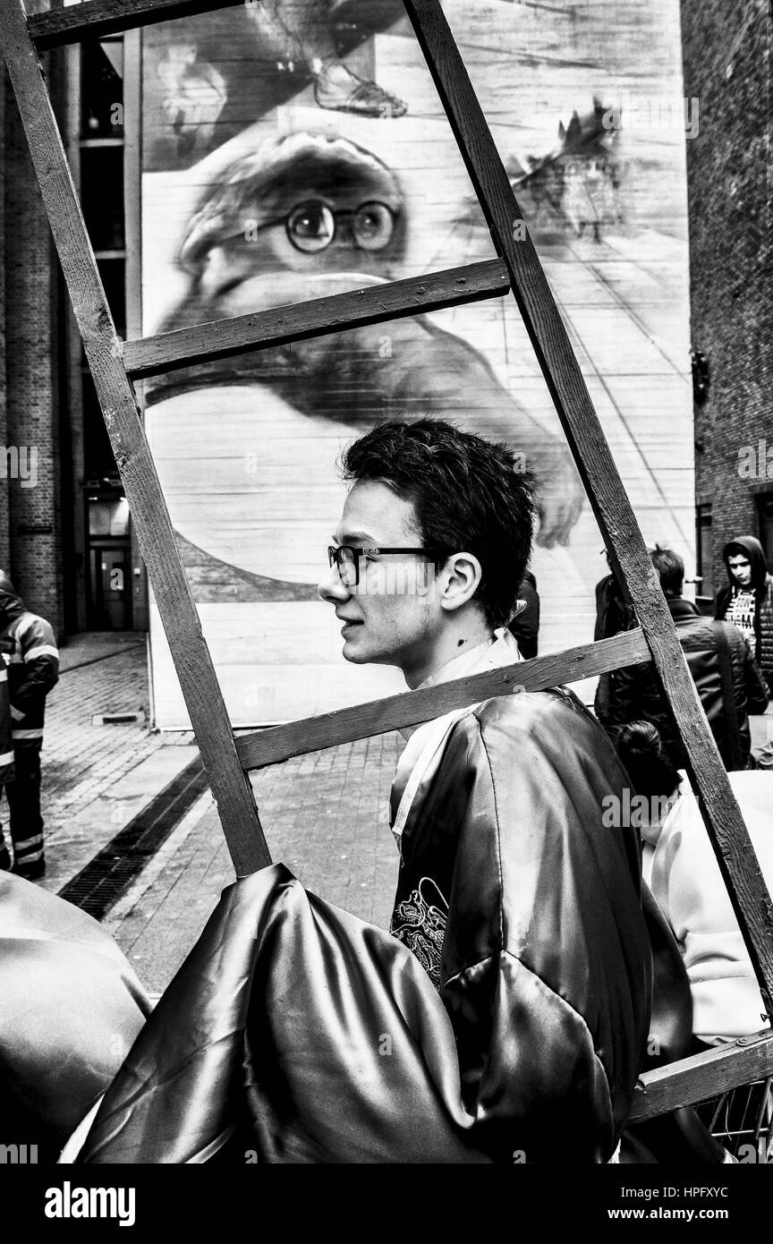 Bruxelles, Belgio. Il 22 febbraio, 2017. Tradizionale Carnevale organizzata dagli studenti della Université catholique de Louvain (UCL) a Louvain La Neuve, Belgio su 22.02.2017 da Wiktor Dabkowski | Utilizzo di credito in tutto il mondo: dpa/Alamy Live News Foto Stock