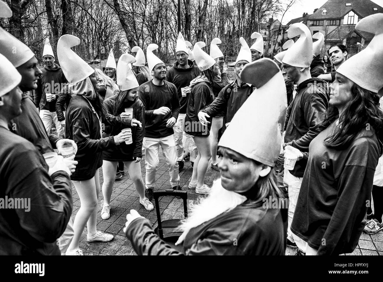 Bruxelles, Belgio. Il 22 febbraio, 2017. Tradizionale Carnevale organizzata dagli studenti della Université catholique de Louvain (UCL) a Louvain La Neuve, Belgio su 22.02.2017 da Wiktor Dabkowski | Utilizzo di credito in tutto il mondo: dpa/Alamy Live News Foto Stock