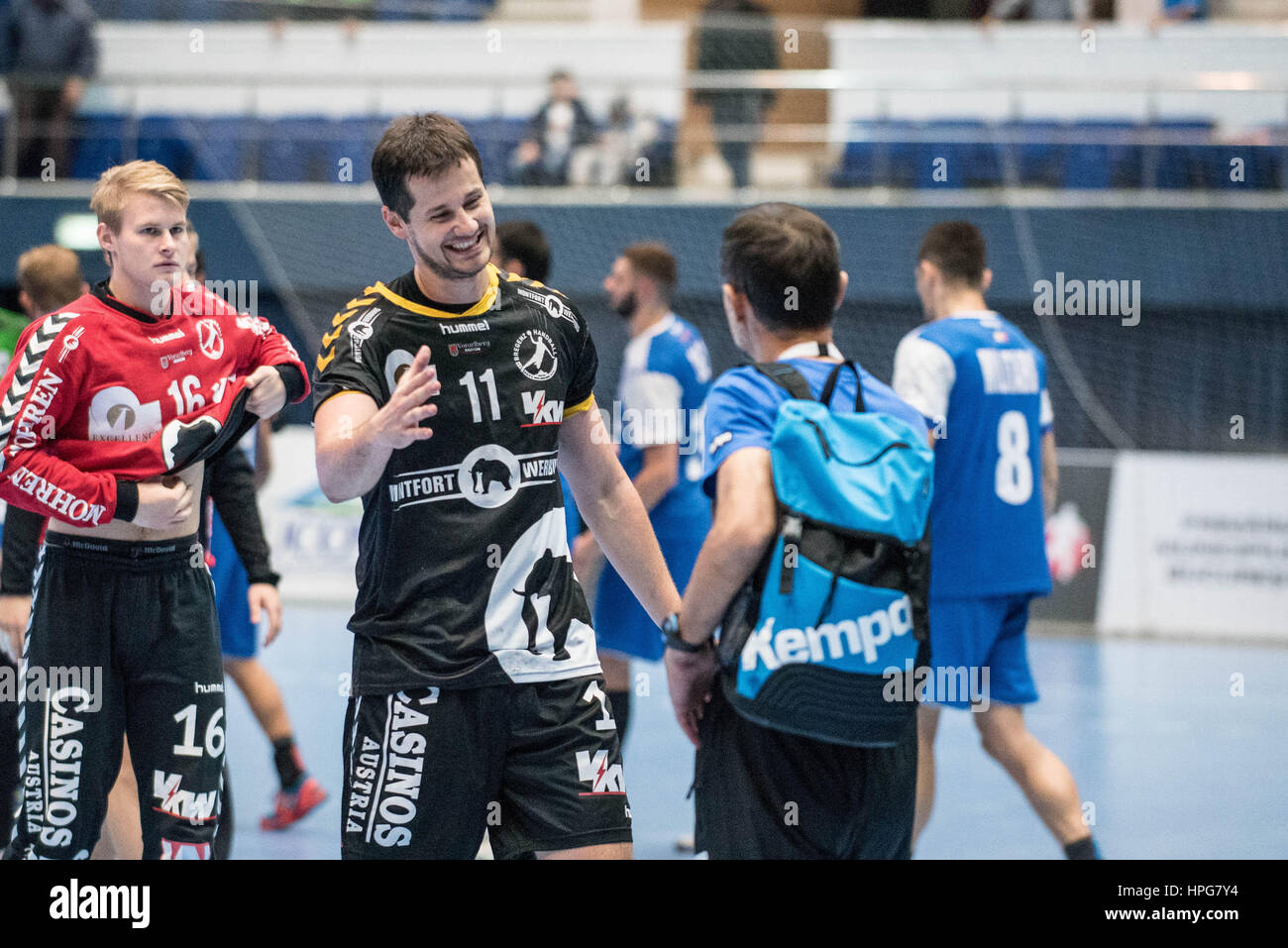 Ottobre 11, 2015: Bojan Beljanski #11 di Bregenz Basket alla fine della pallamano europea Federazione (EHF) Tazza di uomini qualifiche del round 2 gioco tra il CSM Bucarest (ROU) vs Bregenz Handball (AUT) presso la sala polivalente di Bucarest, Romania ROU. Foto: Cronos/Catalin Soare Foto Stock