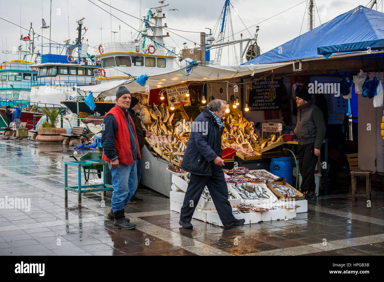 Mercato di Istanbul e venditori ambulanti Foto Stock