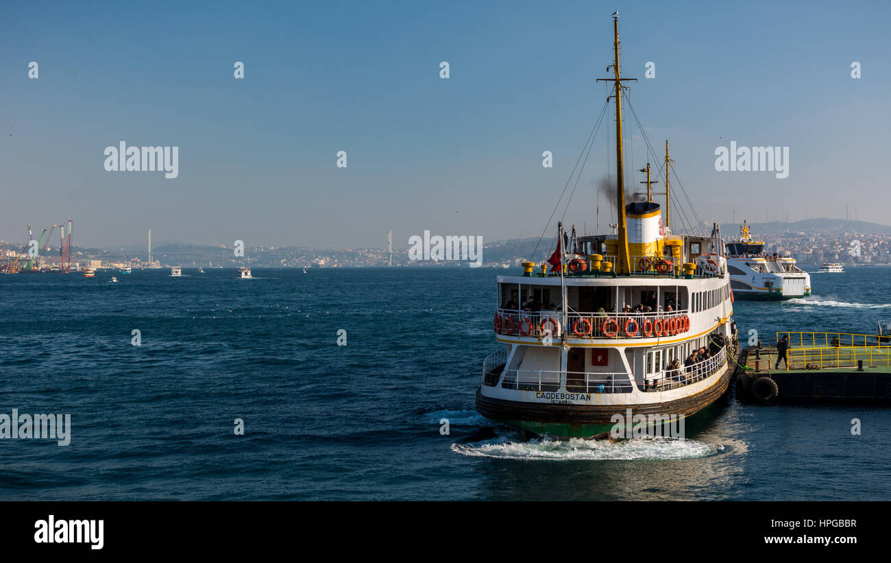 Traghetti in Istanbul il Bosforo Foto Stock