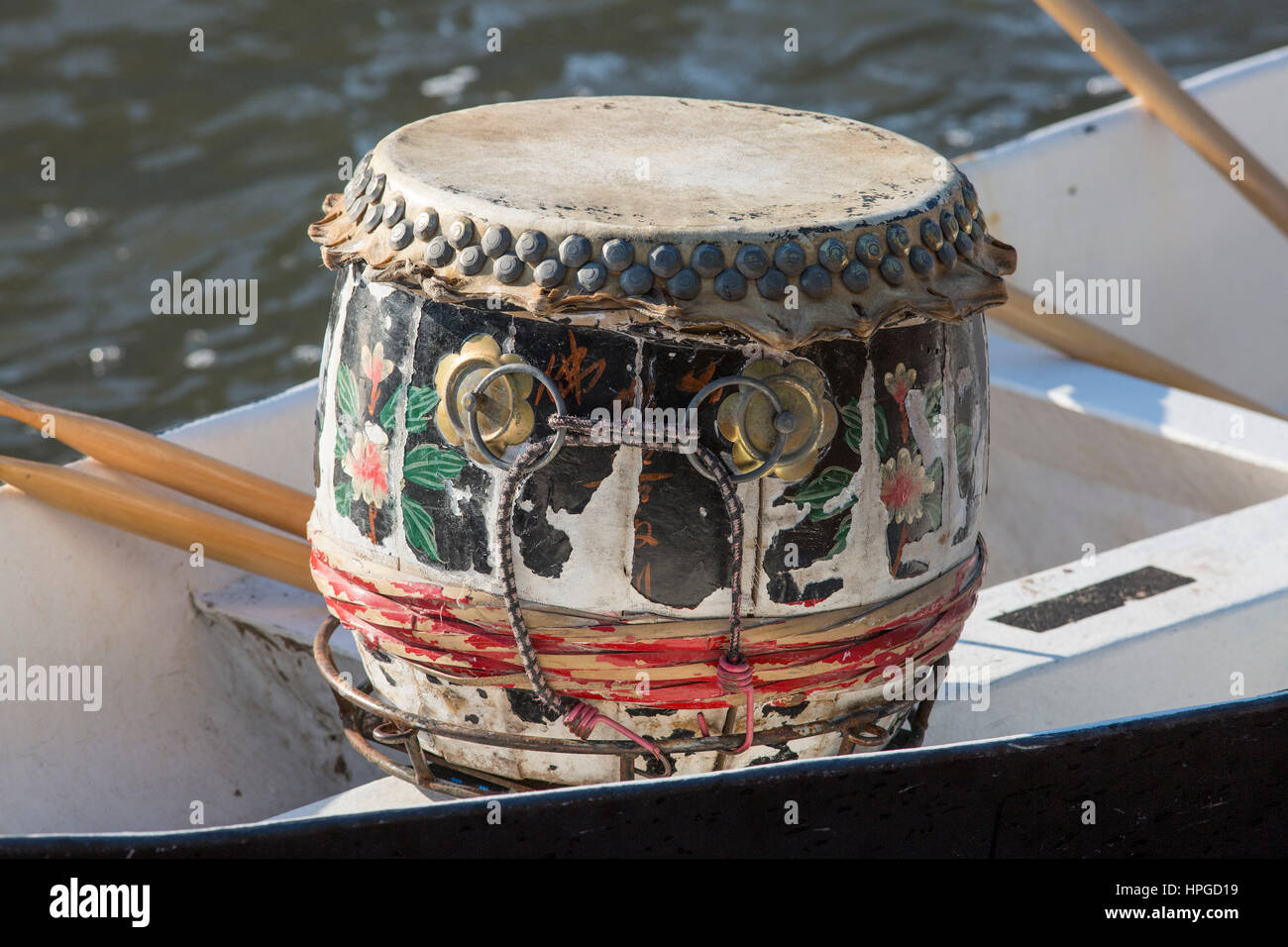 Dragon Boat tamburo utilizzato al ritmo dei rematori Foto Stock