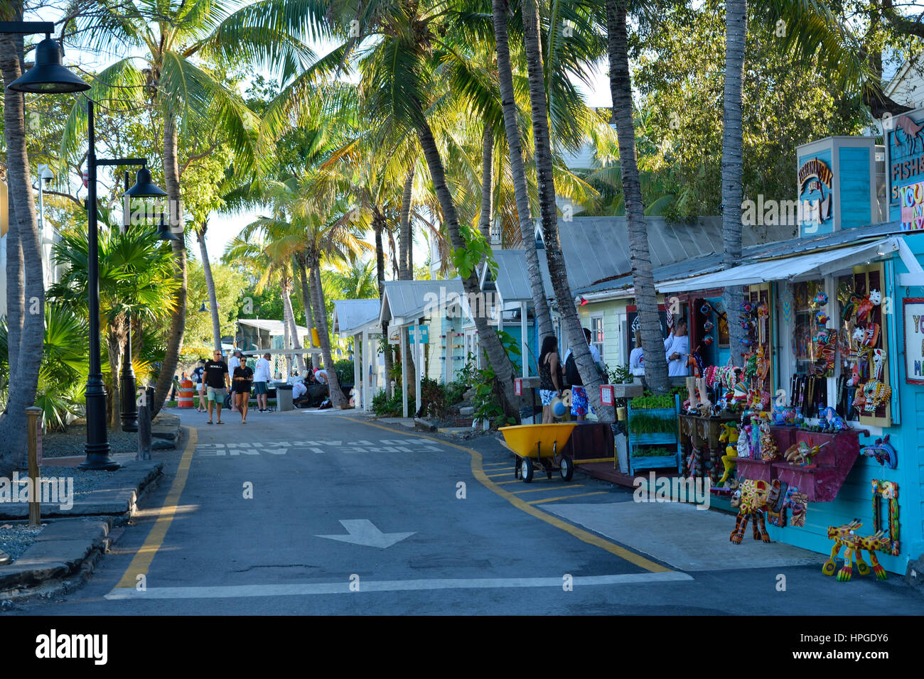 Pittoreschi negozi lungo Key West Harborwalk Foto Stock