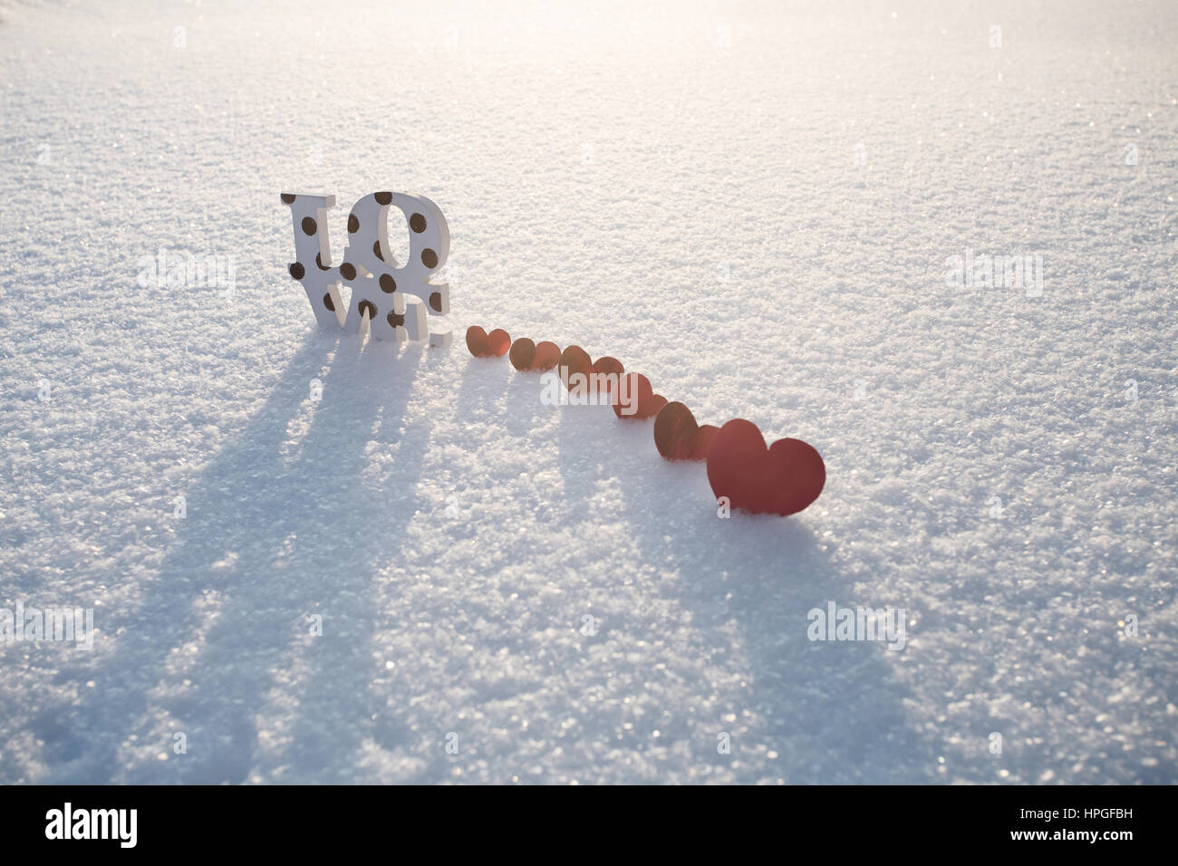 Amore il bianco della neve il giorno di San Valentino romantico con la luce Foto Stock