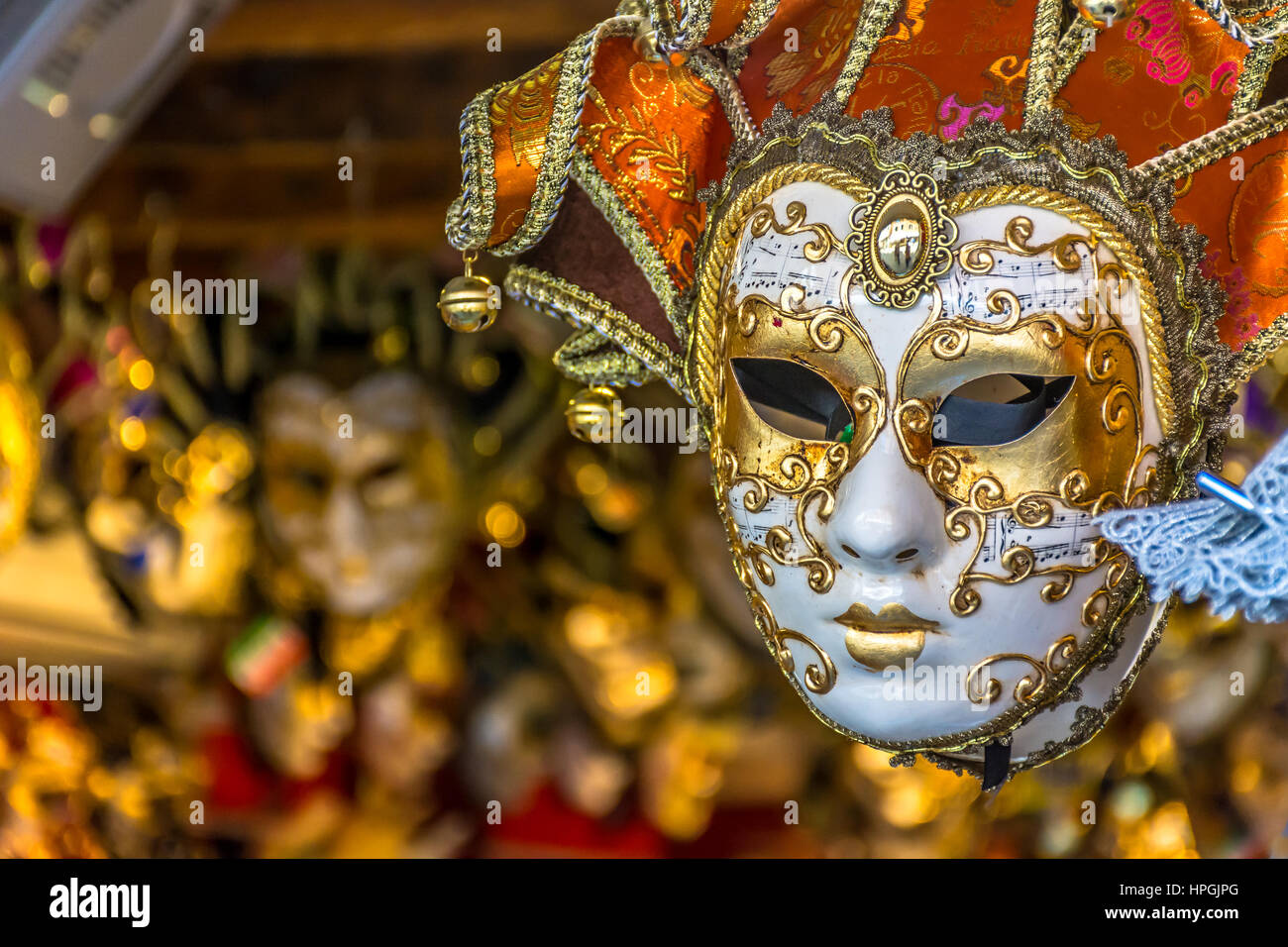 Primo piano sul carnevale veneziano maschera femminile in Italia durante il  tempo di carnevale Foto stock - Alamy