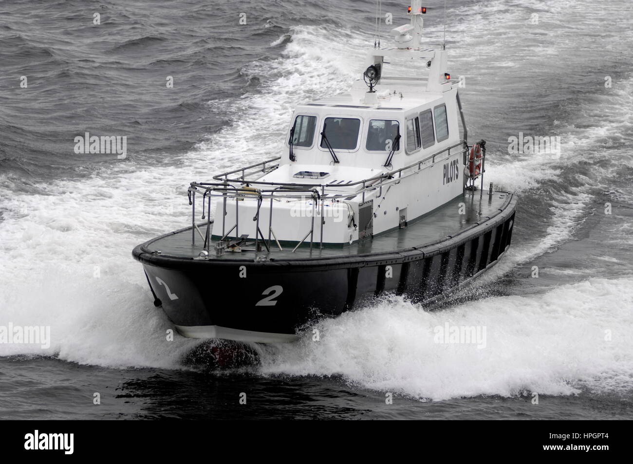AJAXNETPHOTO. 2012.Greenock, Scozia. - WORKBOAT - Porto barca pilota GRANTOCK in velocità. Foto:JONATHAN EASTLAND/AJAX REF:D122902 1784 Foto Stock