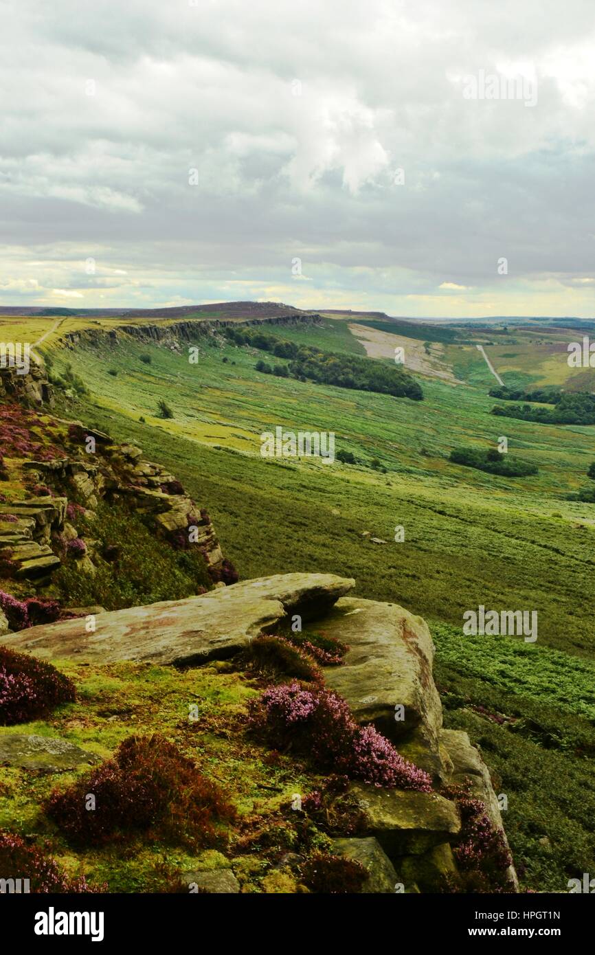 Vista dal bordo Stanage nel Peak District, REGNO UNITO Foto Stock