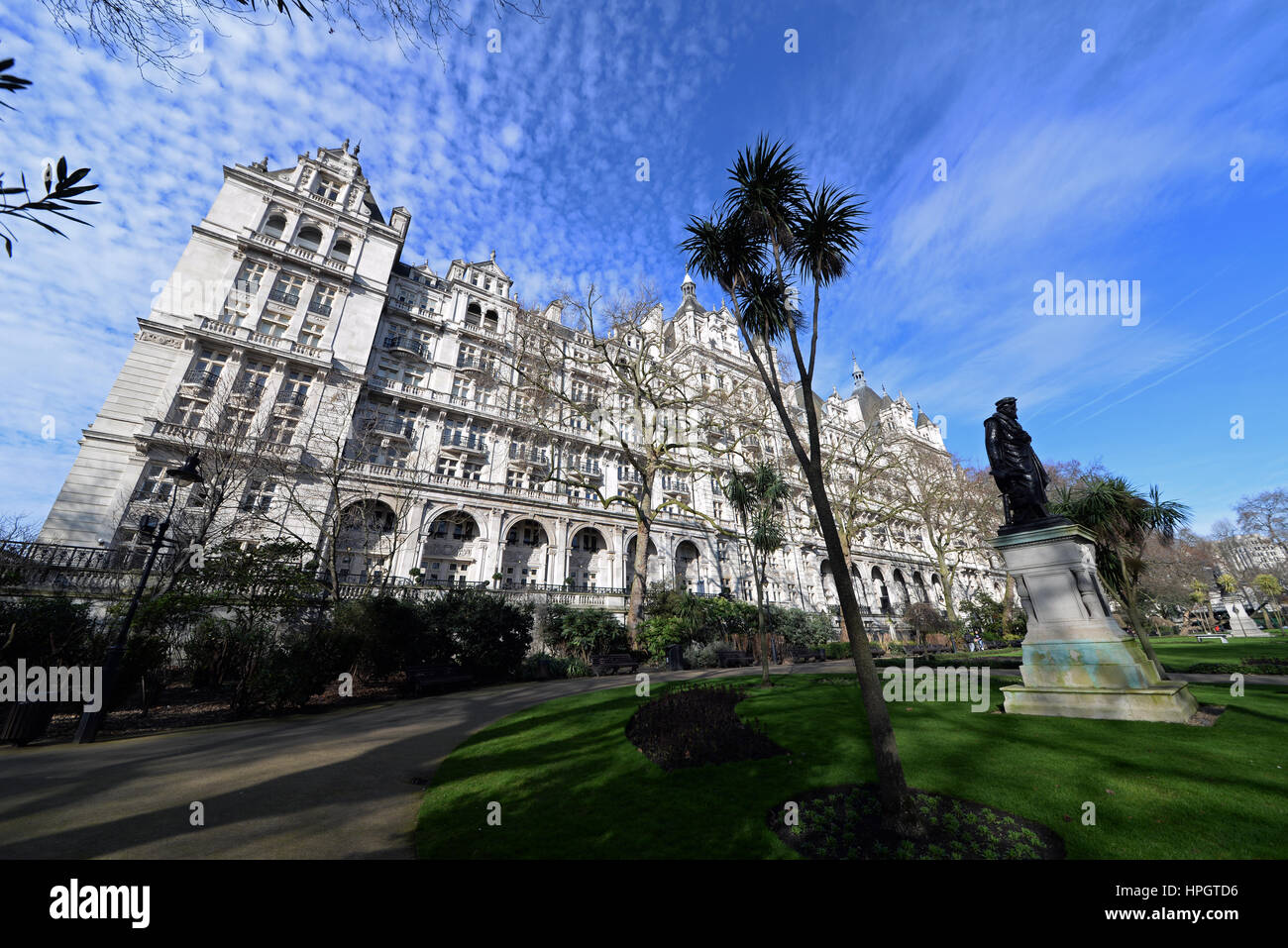 Royal Horseguards Hotel, Whitehall Court a Londra, Regno Unito, situato sulla Victoria Embankment. Gestito da Guoman Hotels, filiale di Thistle Hotels Foto Stock