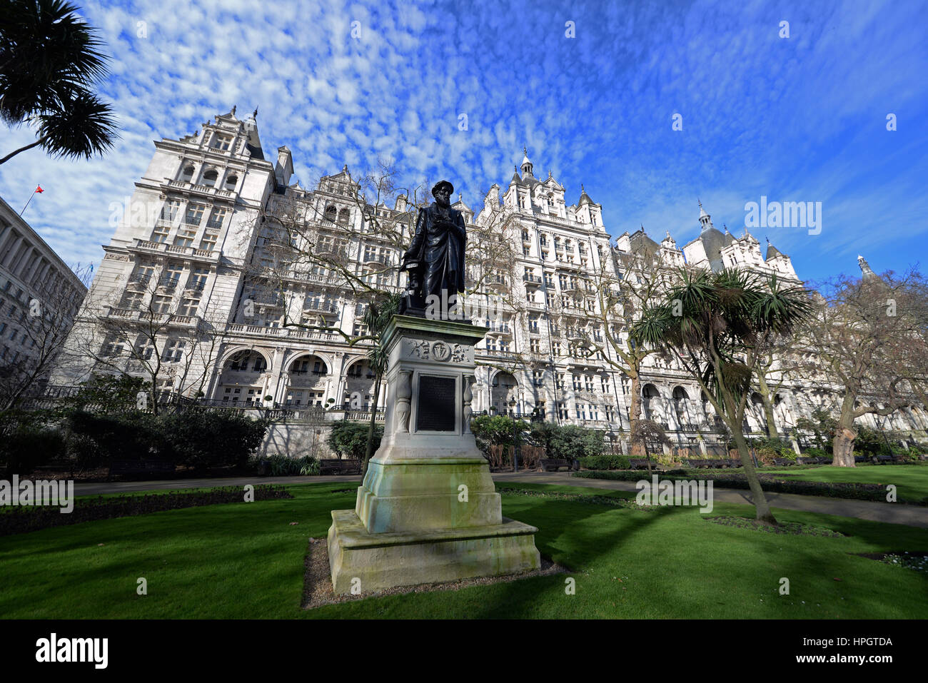 Royal Horseguards Hotel, Whitehall Court a Londra, Regno Unito, situato sulla Victoria Embankment. Gestito da Guoman Hotels, filiale di Thistle Hotels Foto Stock