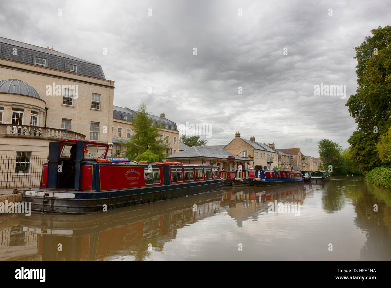 Un popolare luogo di noleggio la vostra narrowboat per proprio l'avventura. Foto Stock