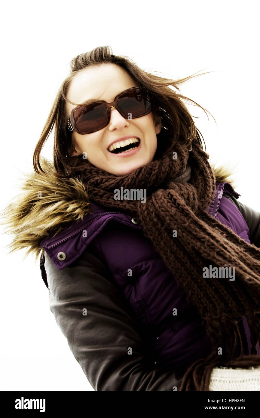 Lachende Frau mit Sonnenbrille - ridere donna con sfumature, Modello rilasciato Foto Stock