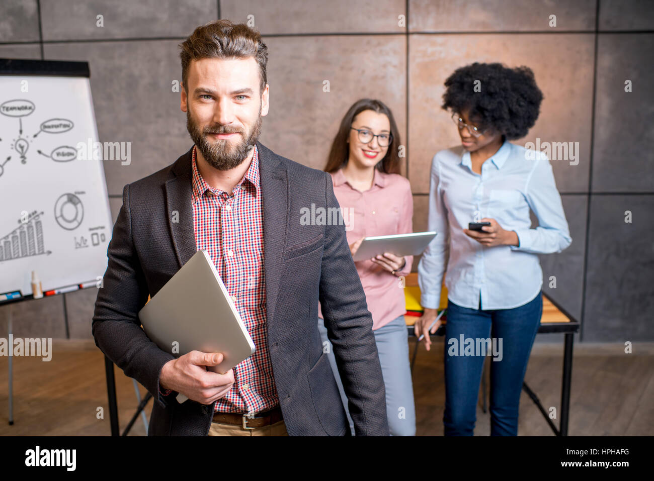 Imprenditore il ritratto in ufficio Foto Stock