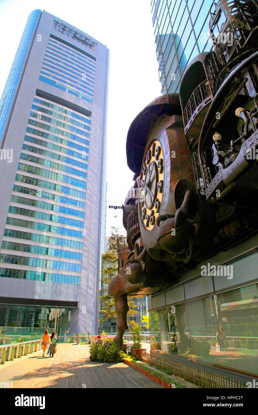 NTV Grande Orologio disegnato da Hayao Miyazaki nel Shiodome Tokyo Giappone Foto Stock