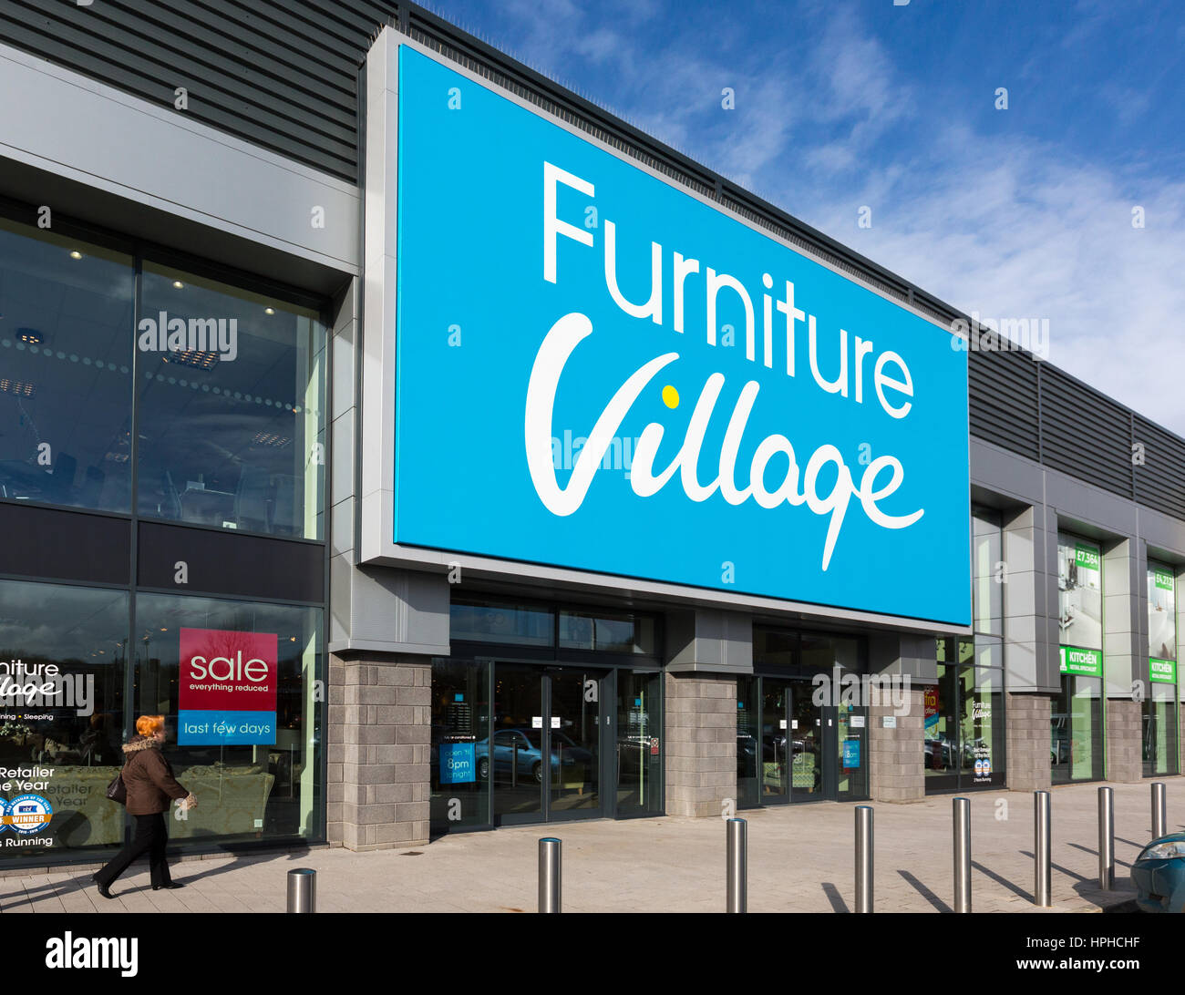 Il villaggio di mobili store esterno, a Roaring Meg retails park, Stevenage Foto Stock