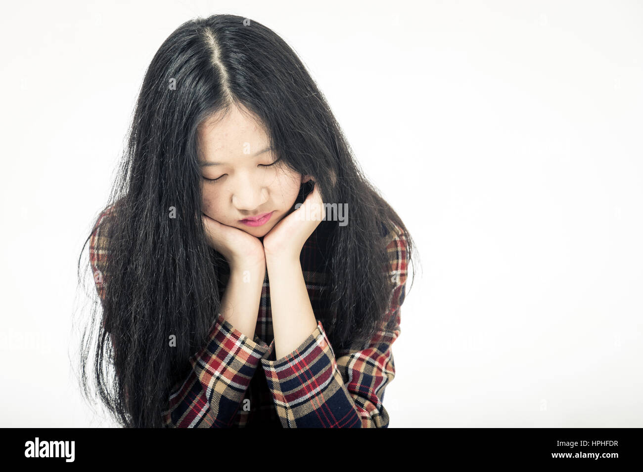 Adolescente cinese triste con testa in mani Foto Stock
