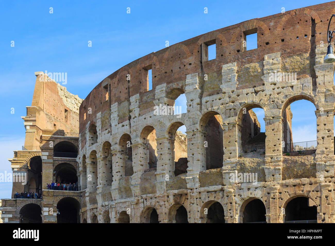 Esterno del Colosseo romano noto anche come l'Anfiteatro Flavio, Roma, Italia Foto Stock