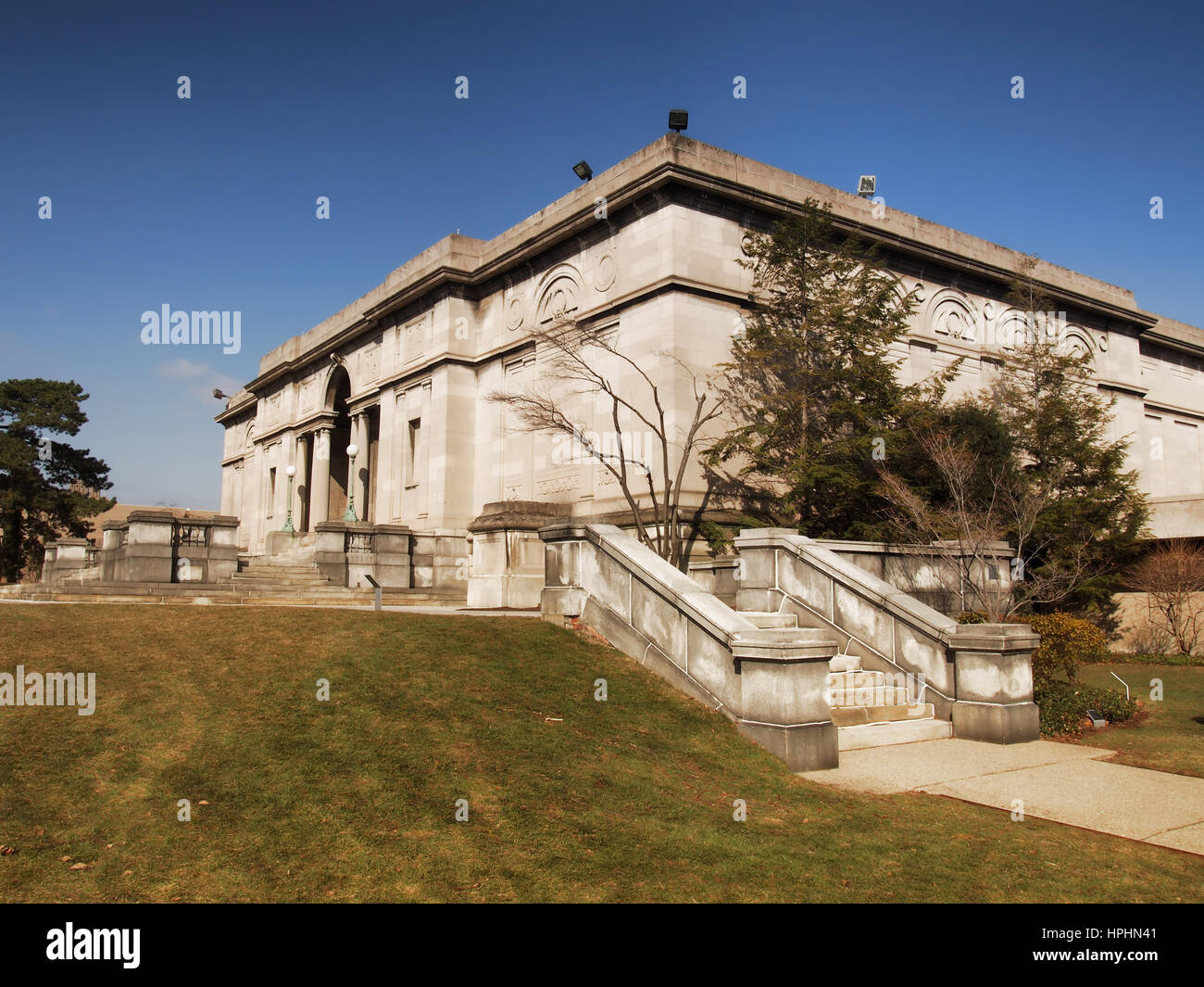 Rochester, New York, Stati Uniti d'America. Febbraio, 22, 2017. Esterno del Memorial Art Gallery , un bel Art Museum a Rochester, New York Foto Stock