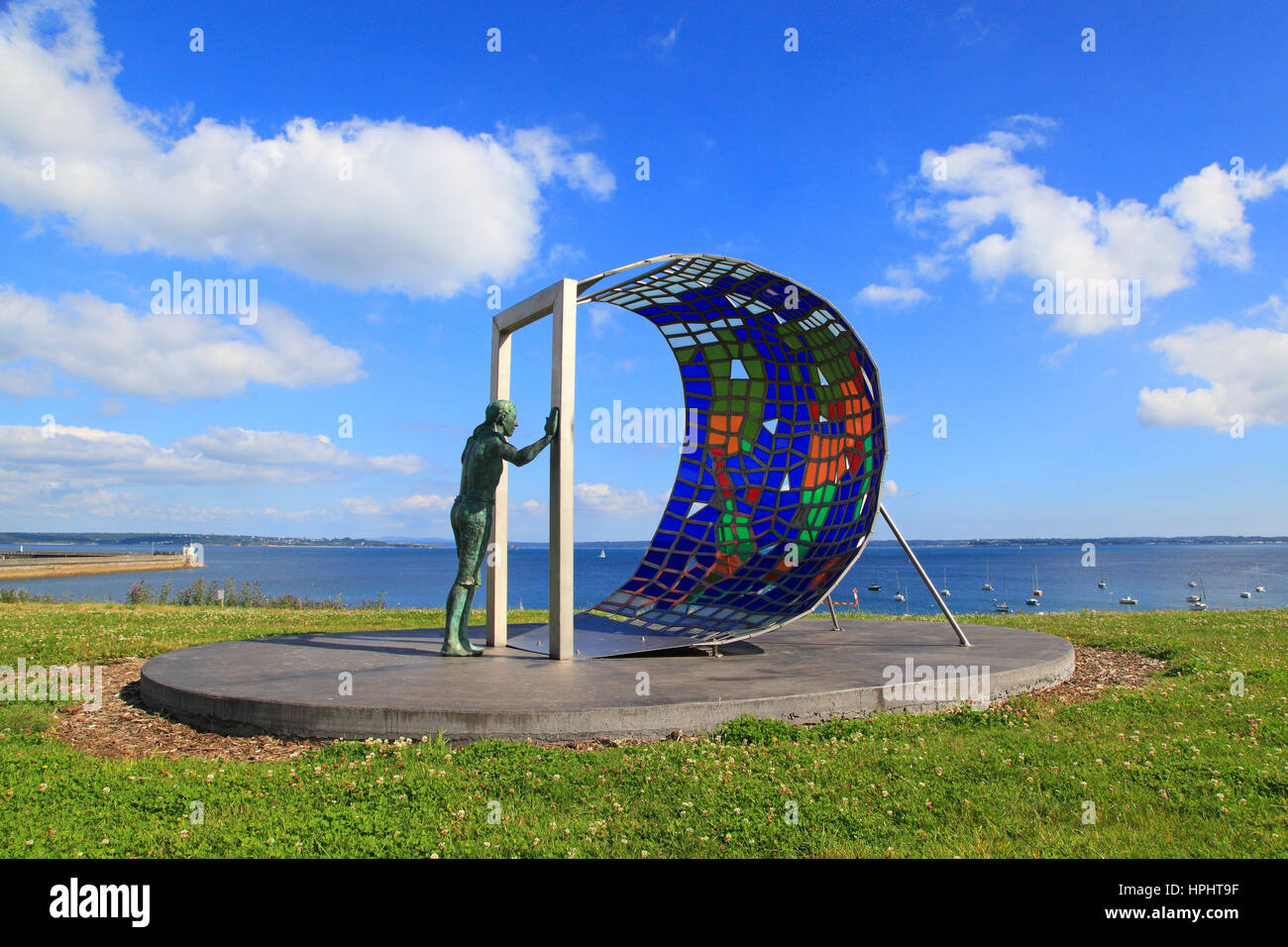 Francia, Bretagna, Finisterre, Brest. La scultura 'Brest Porte Oceane", un tributo a 'Porto i lavoratori', da Veronique Millour e Philippe Meffroy Foto Stock