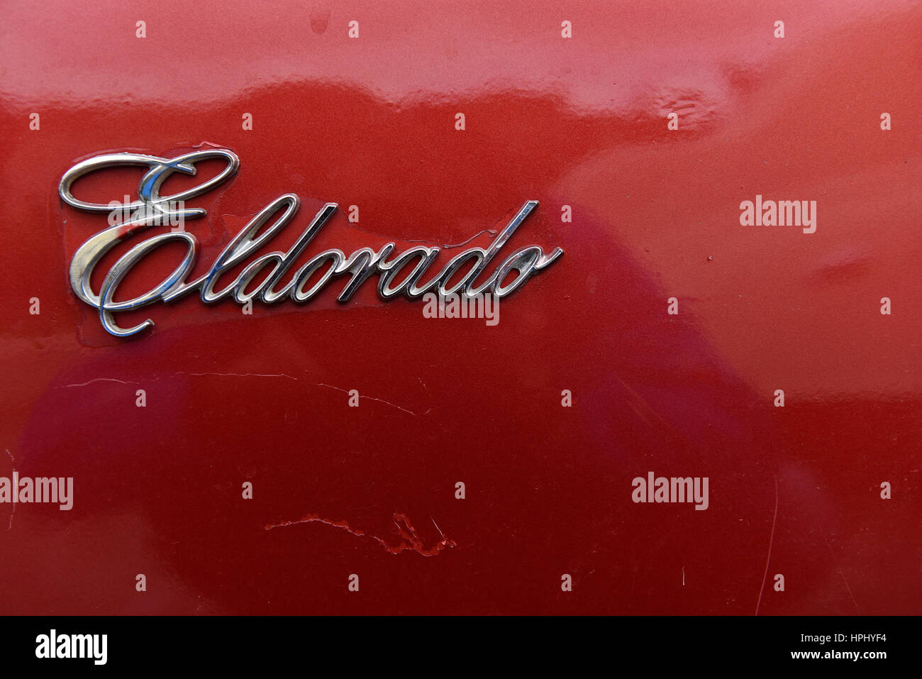 A Cluj Napoca, Romania - 15 ottobre 2016: Cadillac Eldorado e altre vetture vintage esposte durante l'retrò Mobile Sfilata Autunno nella città di Cluj Foto Stock