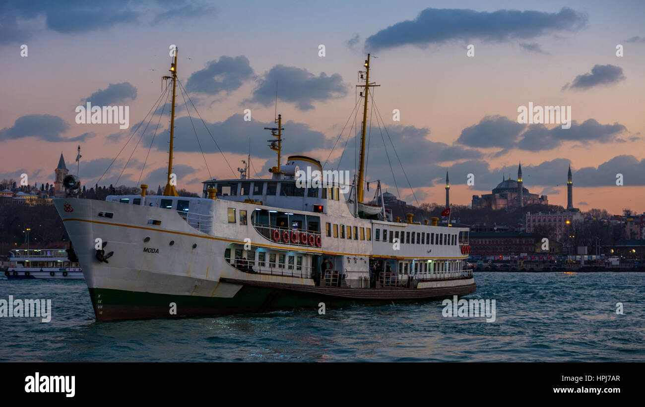 Traghetto sul Bosforo Istanbul Foto Stock