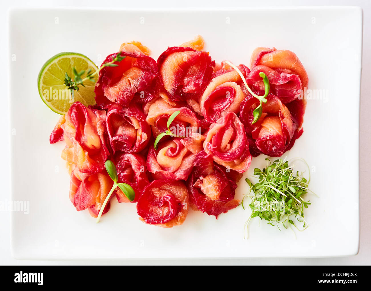 Carpaccio di salmone nel ristorante. Vista superiore Foto Stock