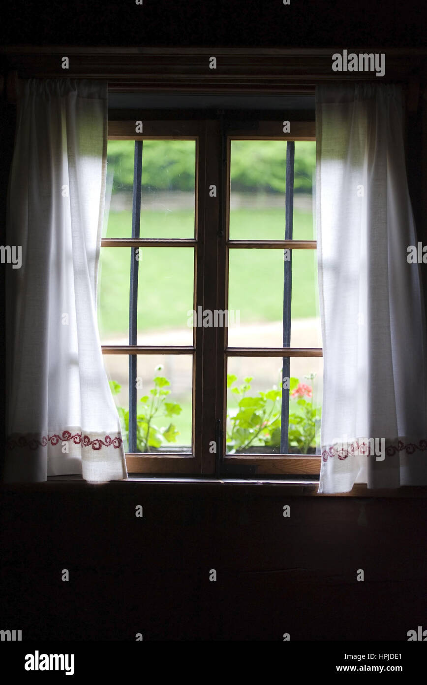 Zimmerfenster mit Vorhang - finestra con tende Foto Stock