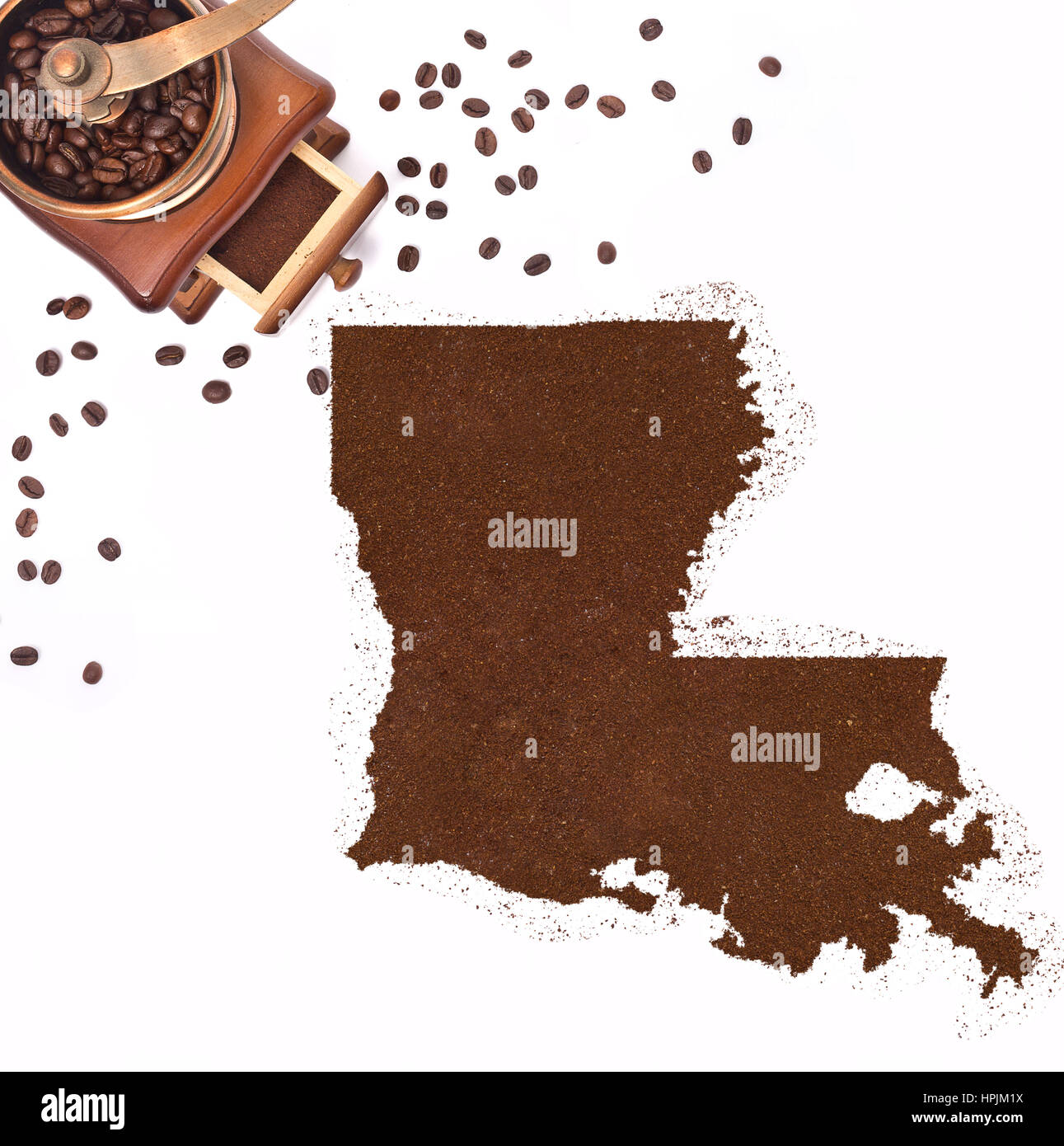 La polvere di caffè nella forma della Louisiana e un caffè decorativi mulino.(serie) Foto Stock