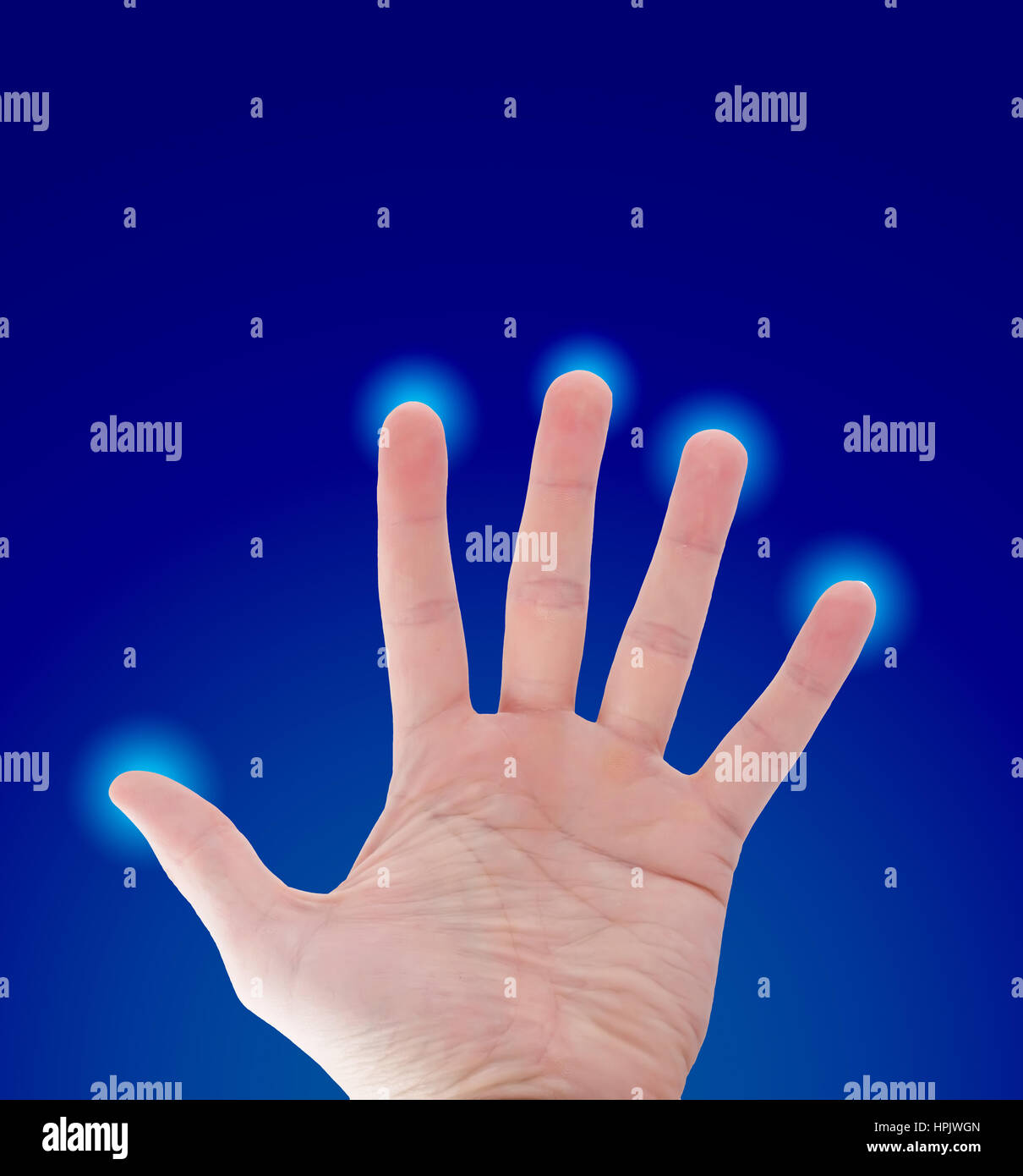 Fermare la mano segno isolato su sfondo blu Foto Stock