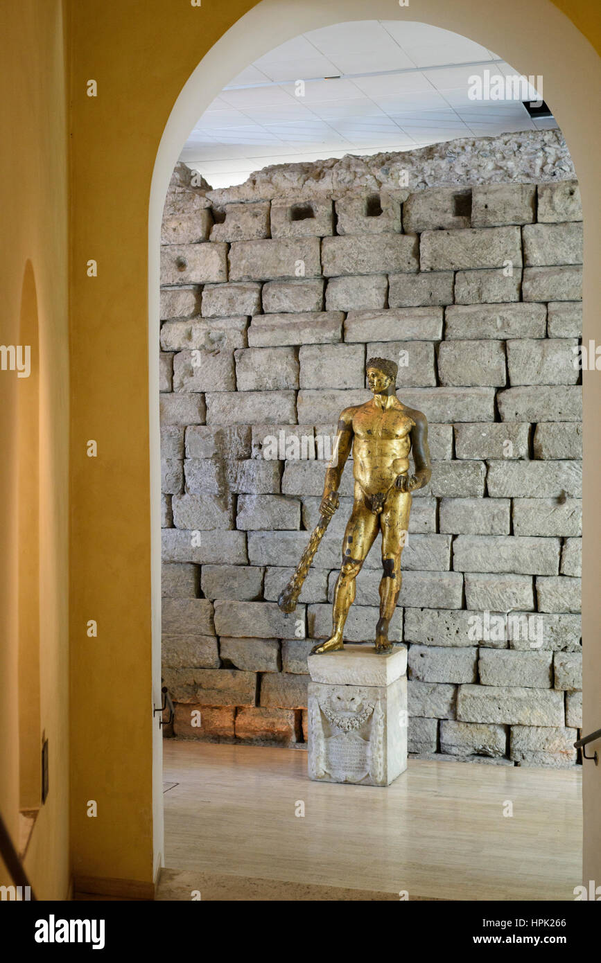 Roma. L'Italia. Statua di Ercole in bronzo dorato, scultura, 2° C BC, dal Foro Boario, Museo Capitolino. Musei Capitolini. Foto Stock