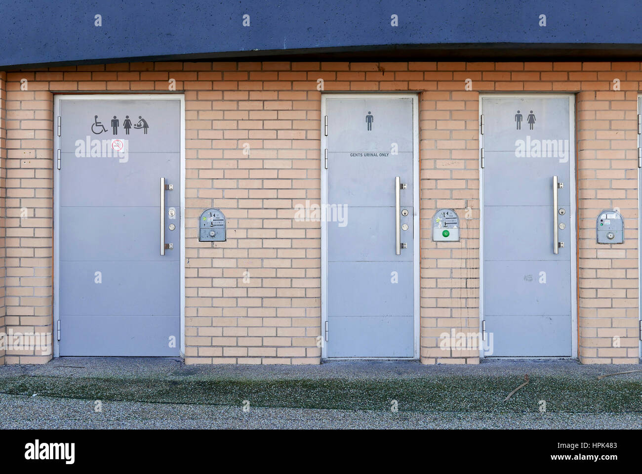 Servizi igienici pubblici in posizione esterna Foto Stock