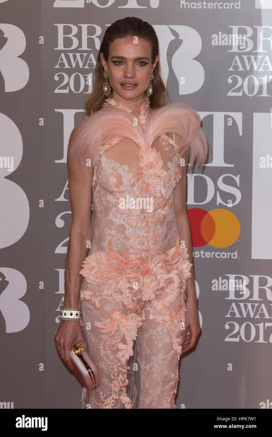 Londra, Regno Unito. Il 22 febbraio 2017. Natalia Vodianova. Tappeto rosso arrivi per il 2017 BRIT Awards presso l'Arena O2. © Bettina Strenske/Alamy Live News Foto Stock