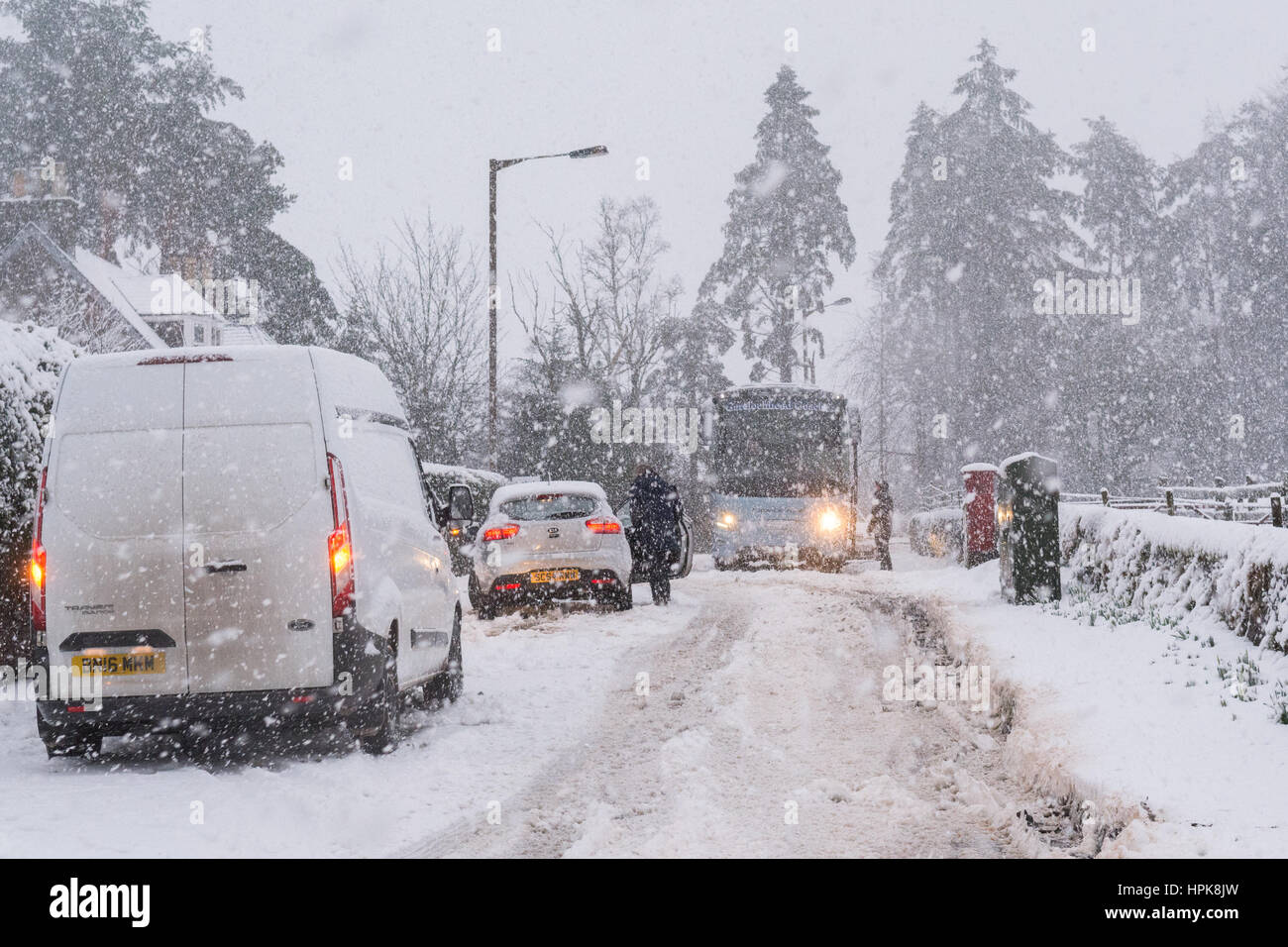 A Killearn, Stirlingshire, Scotland, Regno Unito. Il 23 febbraio, 2017. Regno Unito - meteo neve pesante causando problemi per gli automobilisti di mattina nel villaggio di Stirling di credito a Killearn: Kay Roxby/Alamy Live News Foto Stock